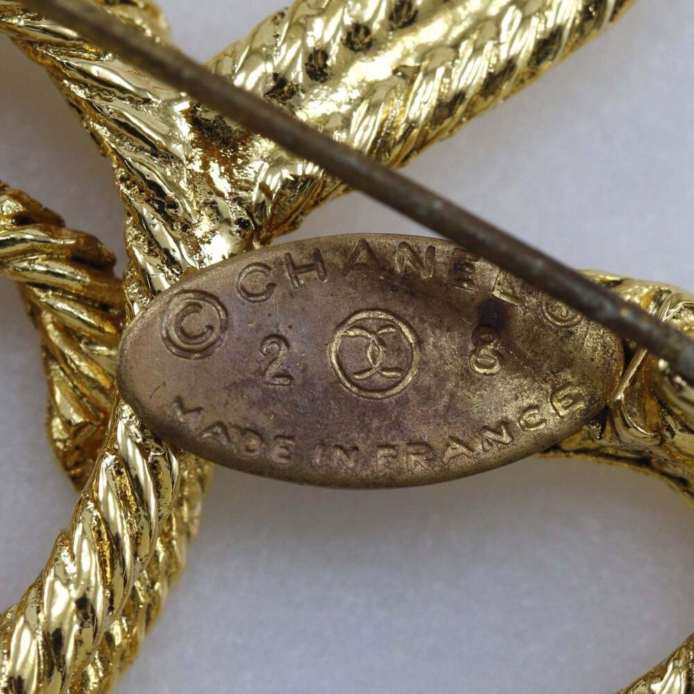 CHANEL Vintage Gold Logo Brooch - Picture 7 of 8